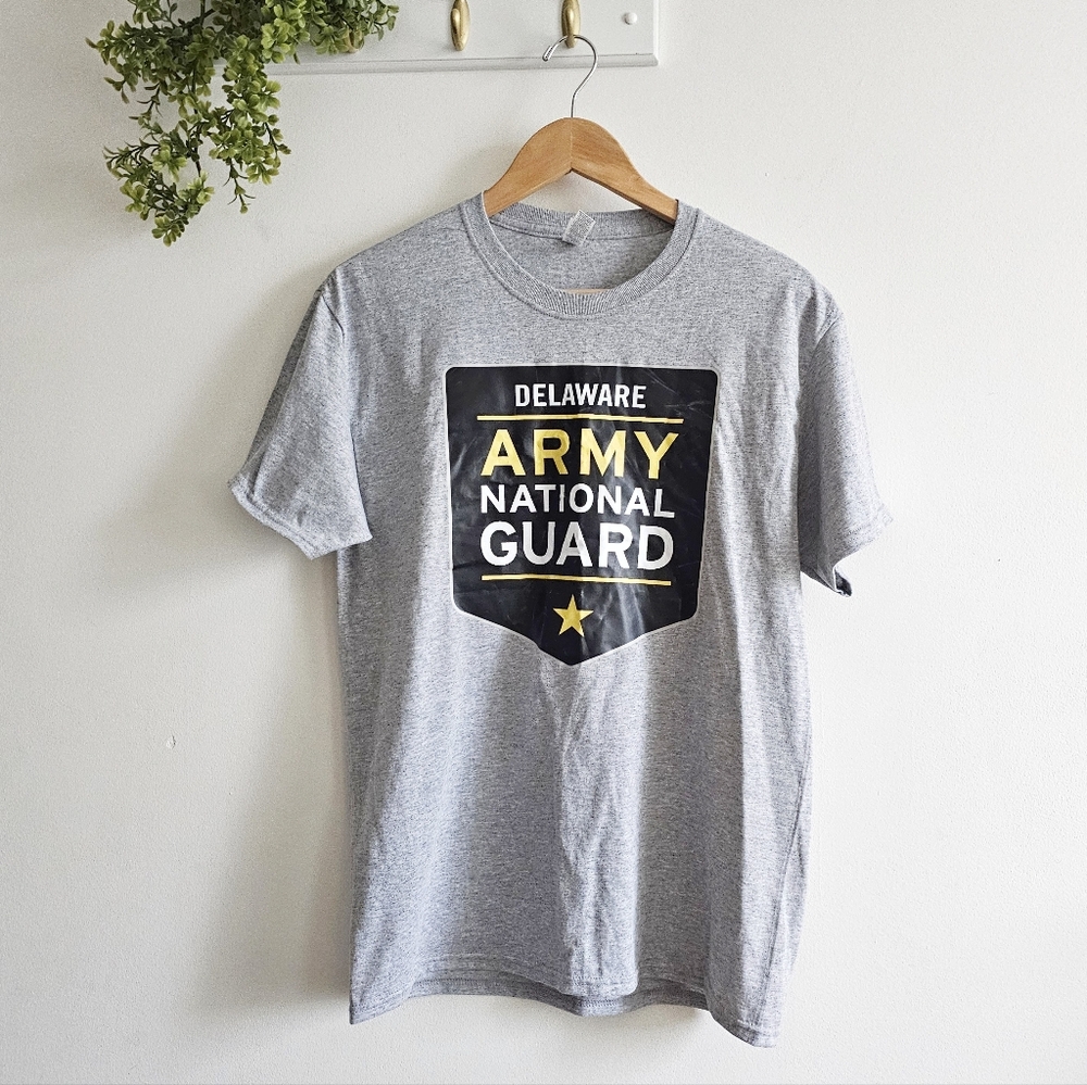 Delaware Army National Guard Graphic T-Shirt Gray Unisex Medium Military Tee